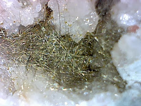 Read more about the article Millerite from Halls Gap Kentucky – Photos taked with Celestron 44203-B Digital Microscope